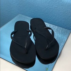 Black Havaianas sandals